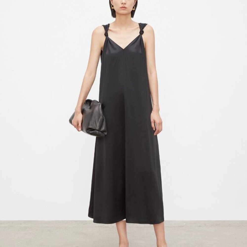 CHICJOC Minimalist Black Knotted-Strap Dress – Size 38